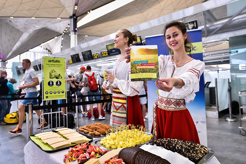 Пулково и airBaltic поздравили пассажиров с латышским праздником Лиго
