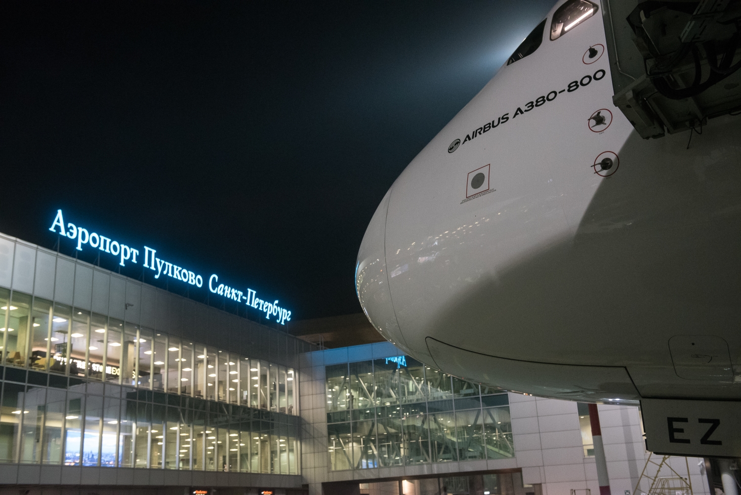 Пулково встретил самый большой пассажирский самолет Airbus A380