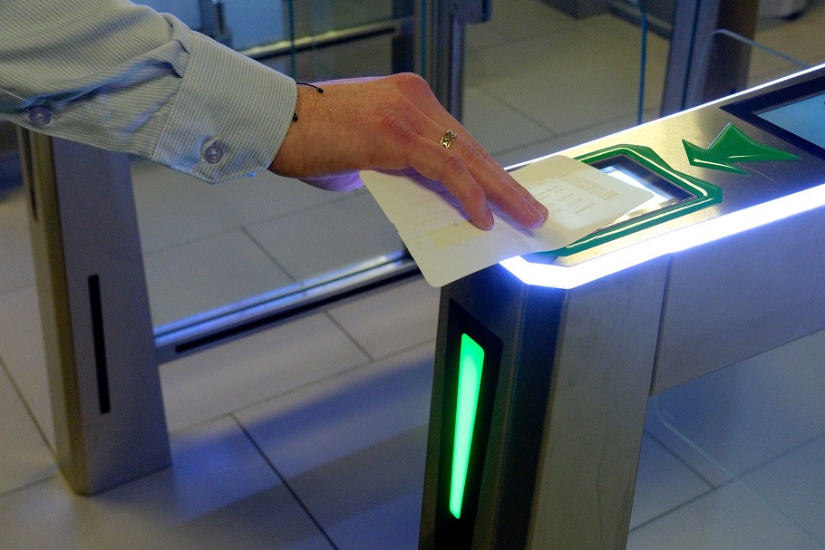 В Пулково внедрили полностью импортозамещенную автоматическую систему проверки документов на внутренних рейсах перед посадкой