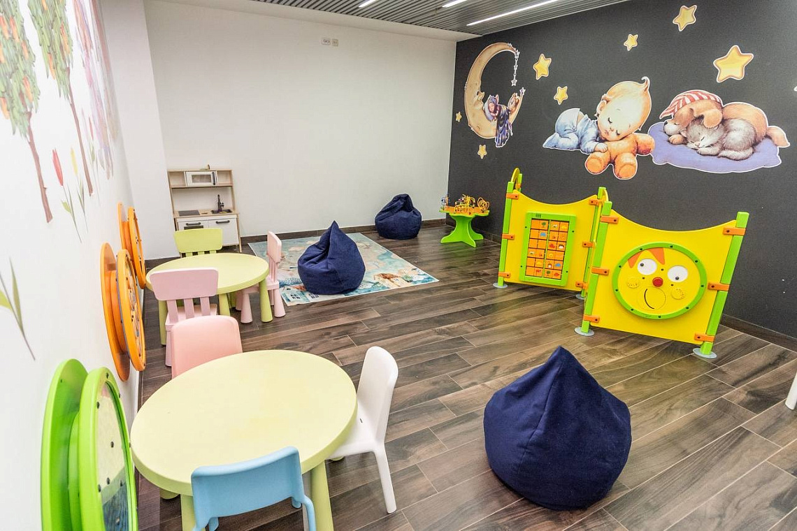 В аэропорту Пулково обновили детскую комнату для пассажиров международных рейсов 