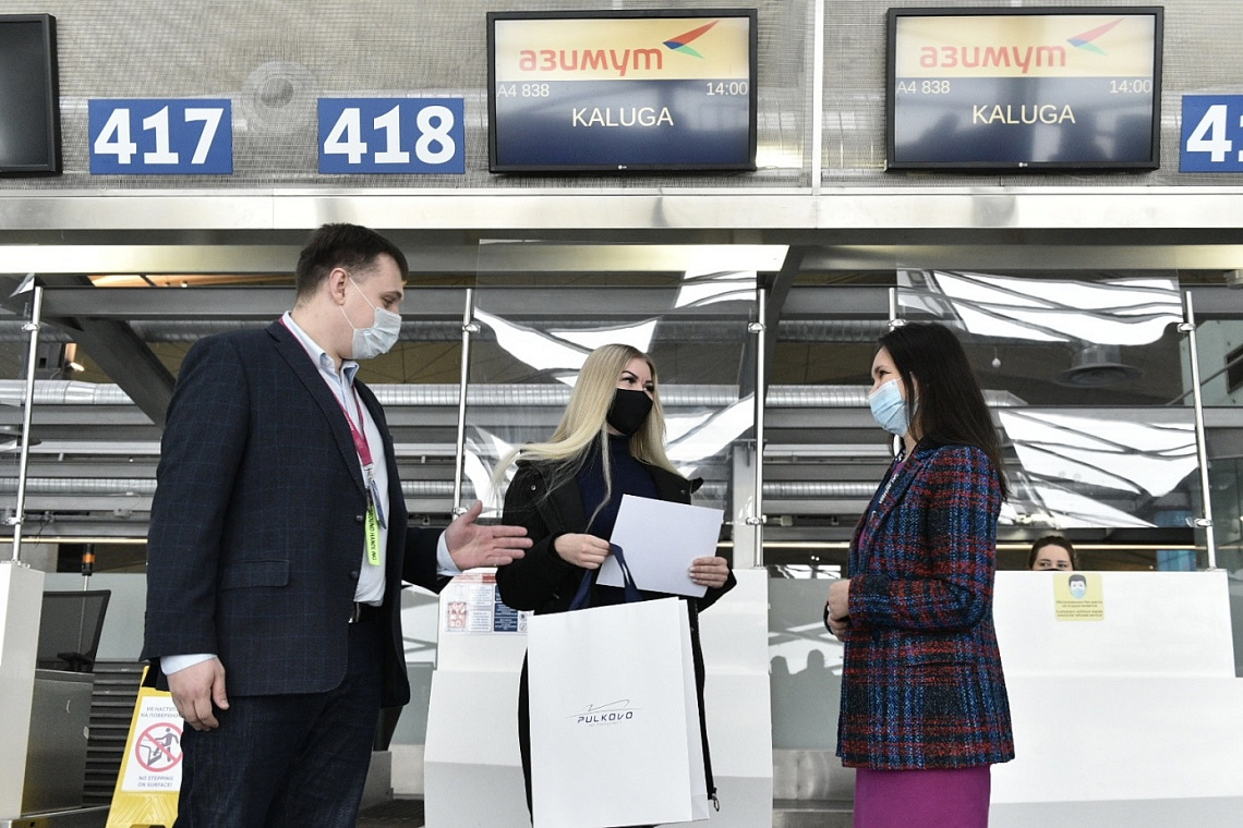 Аэропорт Пулково обслужил юбилейного пассажира авиакомпании «Азимут»