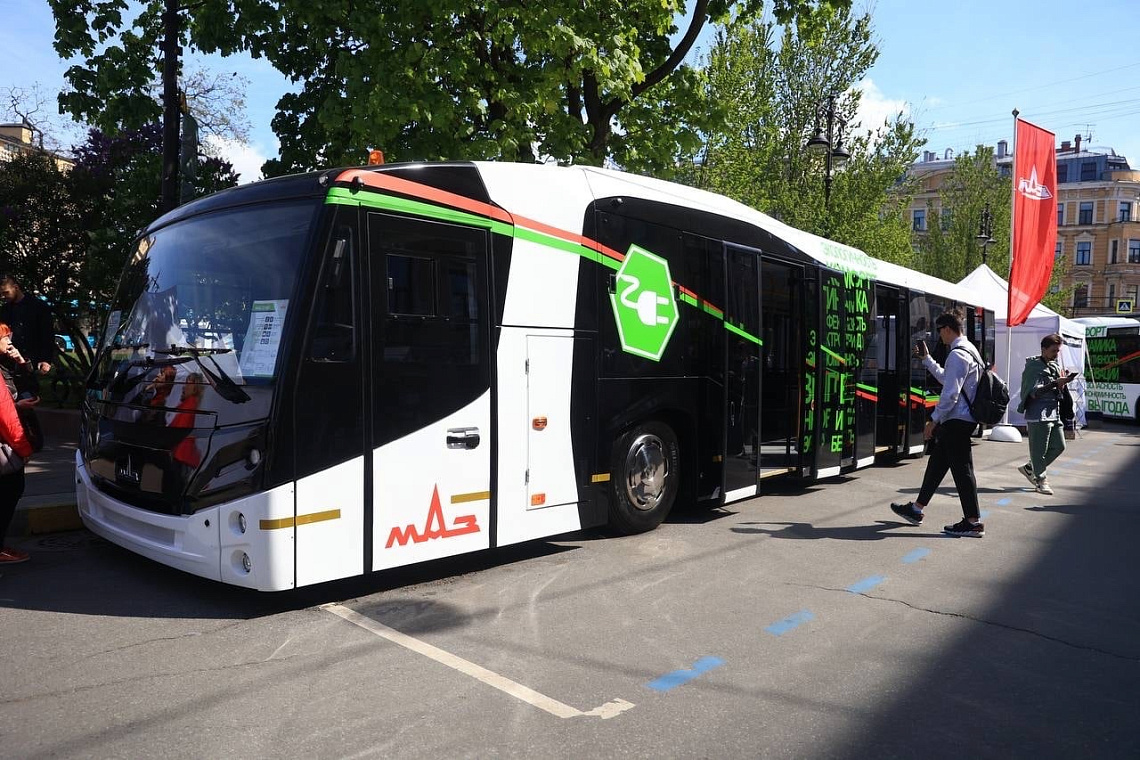 Перевозить пассажиров на перроне Пулково будут на белорусских автобусах 