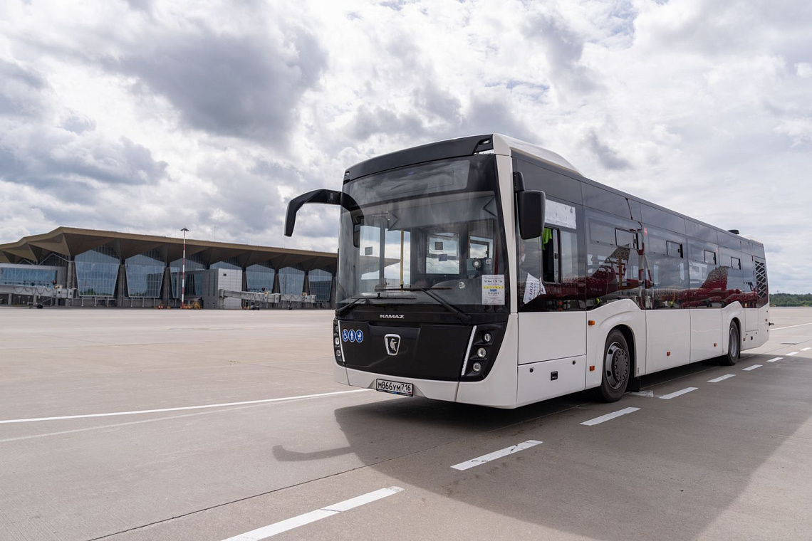 Пассажиров Пулково на перроне будет перевозить автобус российского производства