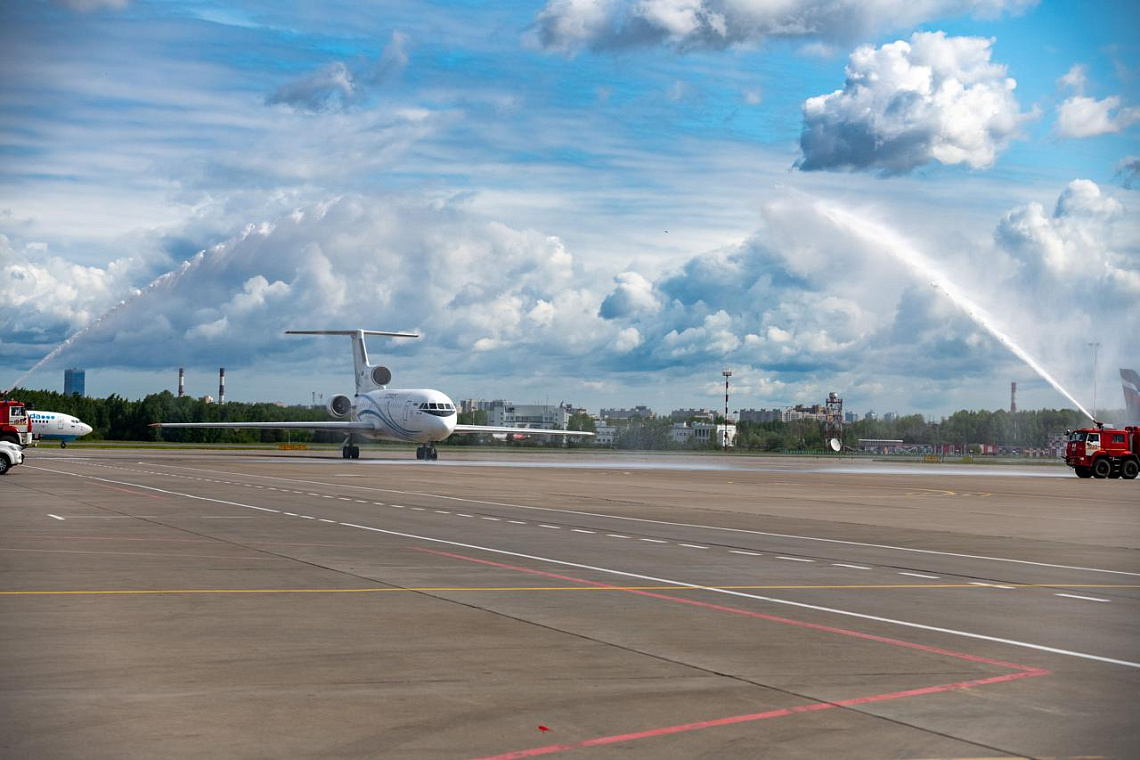 Аэропорт Пулково встретил первый рейс авиакомпании «Космос»